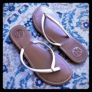 ⭐️Tory Burch Skinny Leather Flip Flops Size 6⭐️